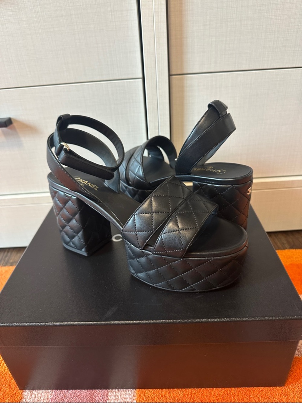 CHANEL interlocking CC logo leather sandals size 39.5